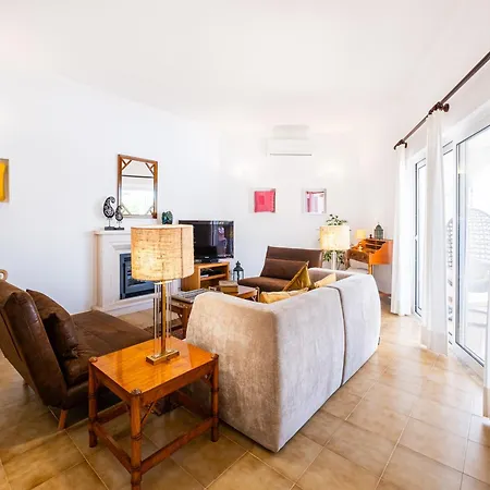 Villa In Algarve With Pool & Near Golden Beaches *