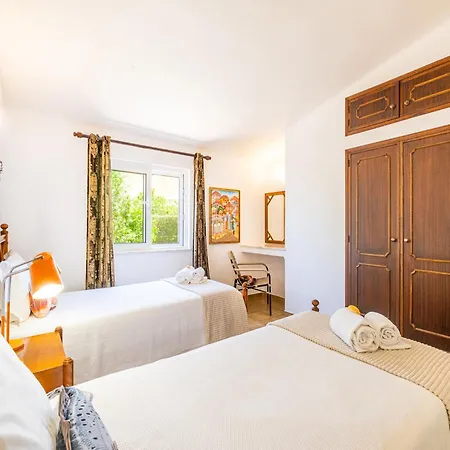 Villa In Algarve With Pool & Near Golden Beaches