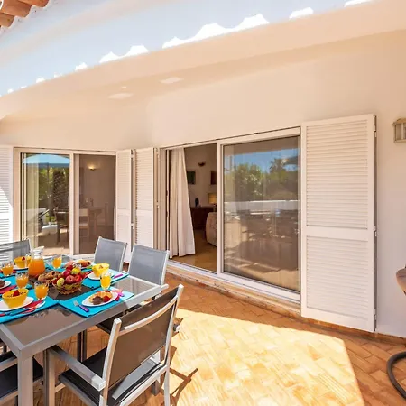 Villa In Algarve With Pool & Near Golden Beaches *