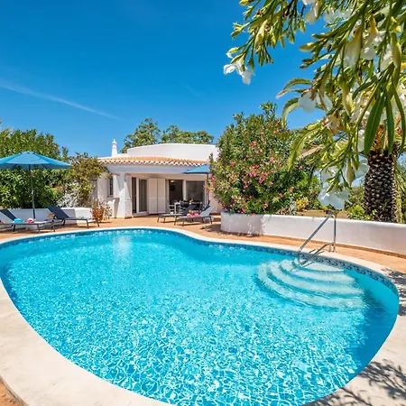 Villa In Algarve With Pool & Near Golden Beaches Армасан-де-Пера