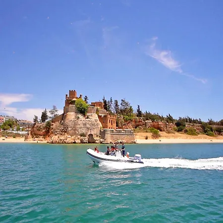 Villa In Algarve With Pool & Near Golden Beaches *