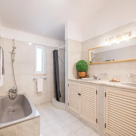 Villa In Algarve With Pool & Near Golden Beaches Armação de Pêra